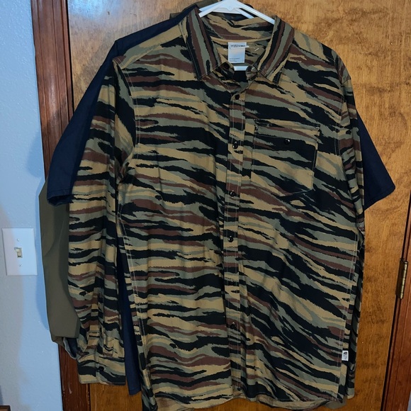 The north face camo button up - Picture 6 of 6